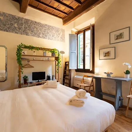 Apartment Via Benedetta, 13 - Charming - Florentine Gem Steps From Station - Prime Spot! Florence