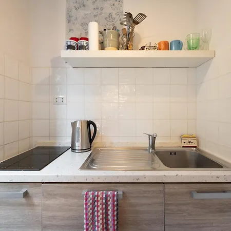 Apartment Via Benedetta, 13 - Charming - Florentine Gem Steps From Station - Prime Spot! Florence
