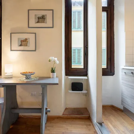 Apartment Via Benedetta, 13 - Charming - Florentine Gem Steps From Station - Prime Spot! *