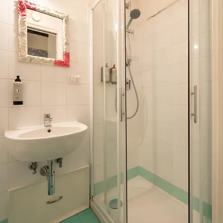 Via Benedetta, 13 - Charming - Florentine Gem Steps From Station - Prime Spot! Apartment Florence