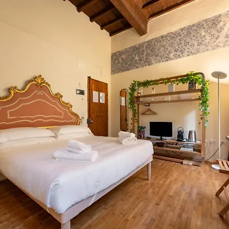 Via Benedetta, 13 - Charming - Florentine Gem Steps From Station - Prime Spot!