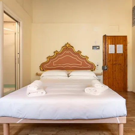 Via Benedetta, 13 - Charming - Florentine Gem Steps From Station - Prime Spot! Apartment *