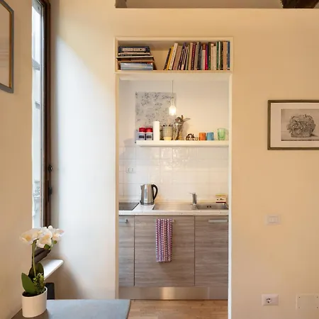 Via Benedetta, 13 - Charming - Florentine Gem Steps From Station - Prime Spot! *