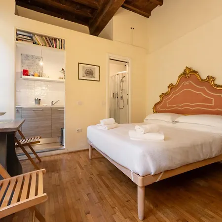 Apartment Via Benedetta, 13 - Charming - Florentine Gem Steps From Station - Prime Spot!