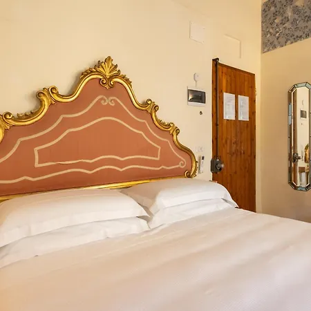 Apartment Via Benedetta, 13 - Charming - Florentine Gem Steps From Station - Prime Spot! Florence