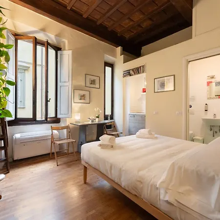 Via Benedetta, 13 - Charming - Florentine Gem Steps From Station - Prime Spot! Apartment