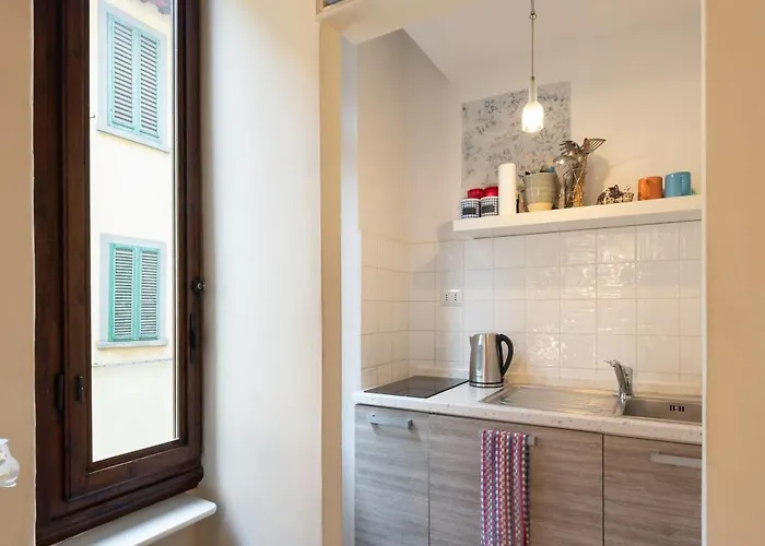 Via Benedetta, 13 - Charming - Florentine Gem Steps From Station - Prime Spot!