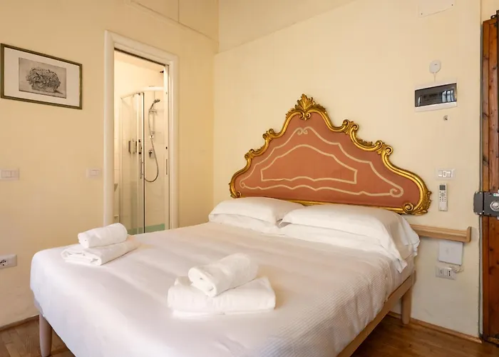 Via Benedetta, 13 - Charming - Florentine Gem Steps From Station - Prime Spot! * Florencie