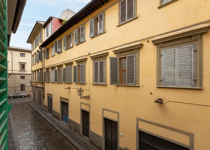 Via Benedetta, 13 - Charming - Florentine Gem Steps From Station - Prime Spot!