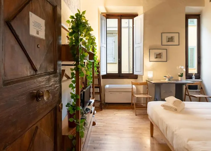 Apartmán Via Benedetta, 13 - Charming - Florentine Gem Steps From Station - Prime Spot!
