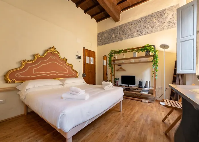 Via Benedetta, 13 - Charming - Florentine Gem Steps From Station - Prime Spot!