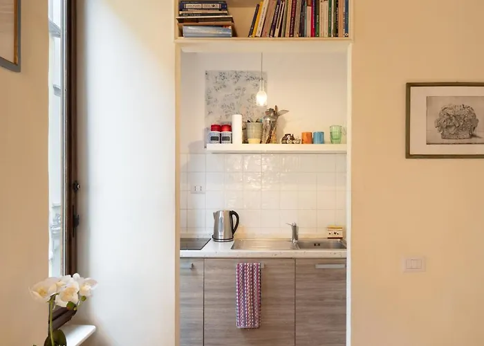 Via Benedetta, 13 - Charming - Florentine Gem Steps From Station - Prime Spot! *