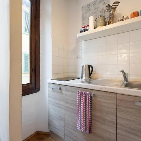 Via Benedetta, 13 - Charming - Florentine Gem Steps From Station - Prime Spot! アパート