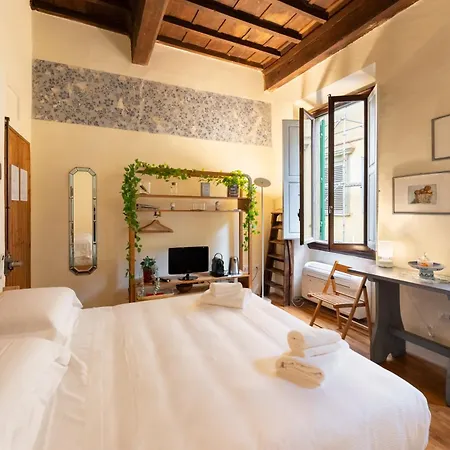 Via Benedetta, 13 - Charming - Florentine Gem Steps From Station - Prime Spot! アパート *